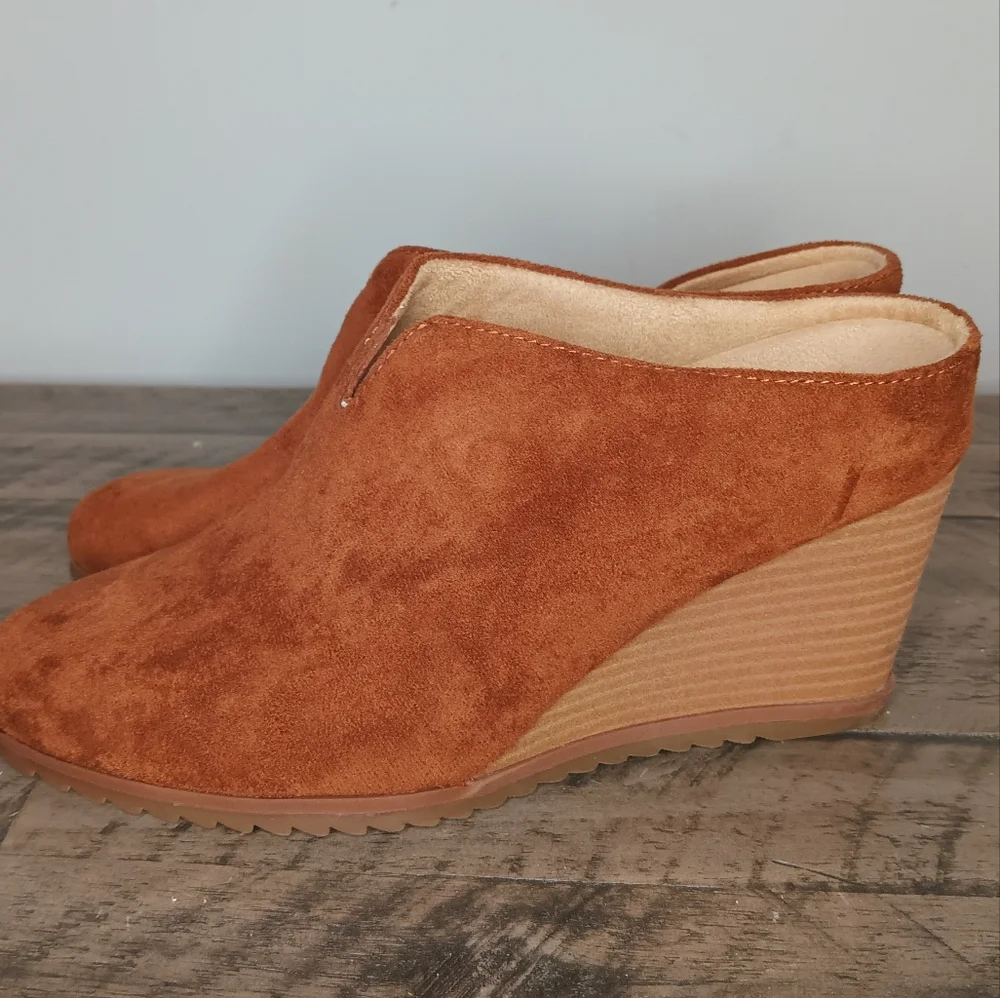 SOUL Naturalizer Suede Wedge Mule